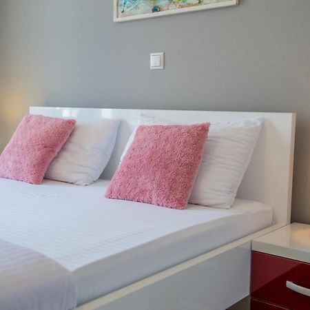 Apartment Light De Luxe - With Old Bridge View Mostar Bagian luar foto