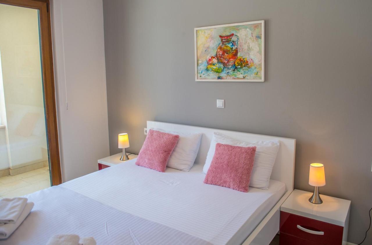 Apartment Light De Luxe - With Old Bridge View Mostar Bagian luar foto