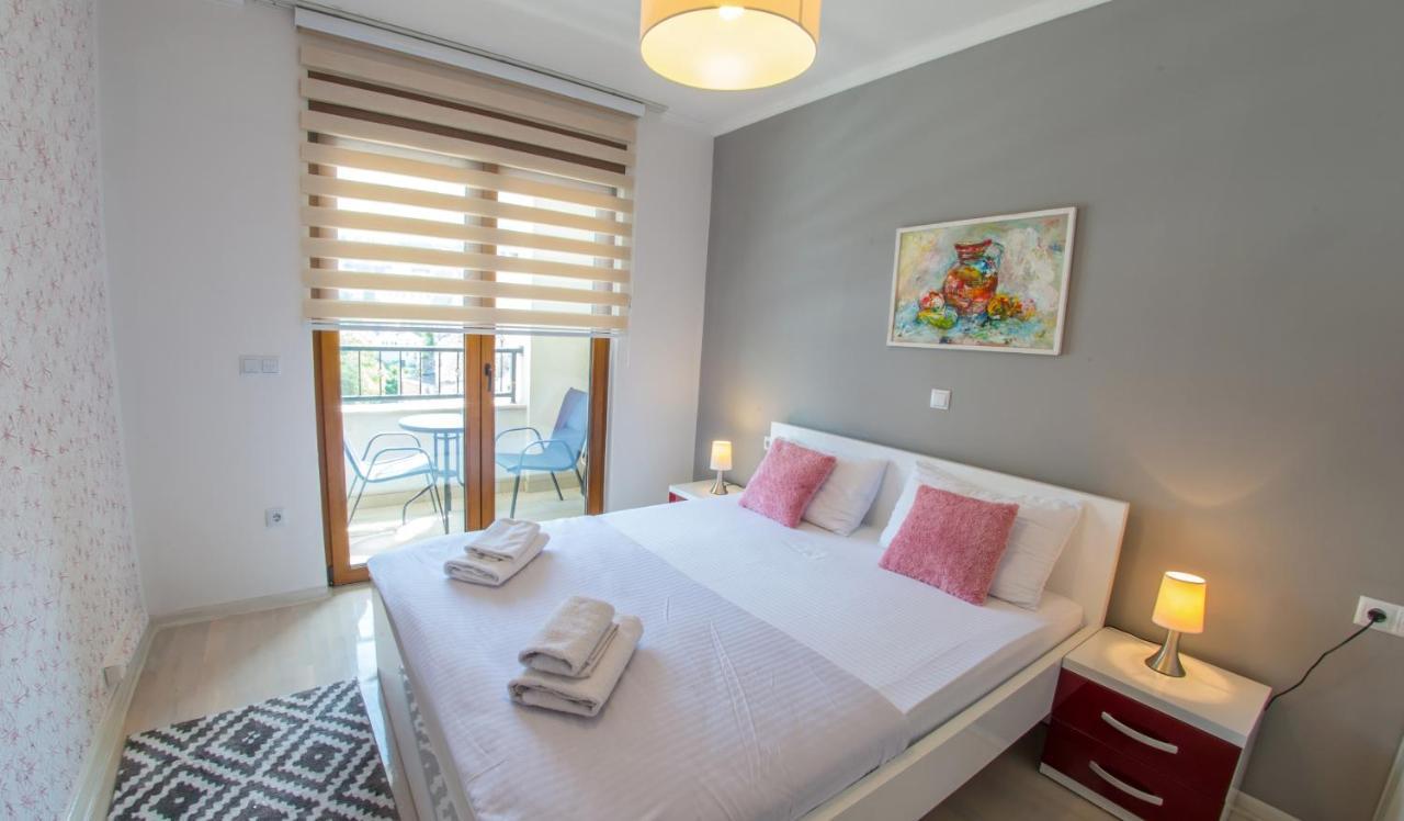 Apartment Light De Luxe - With Old Bridge View Mostar Bagian luar foto