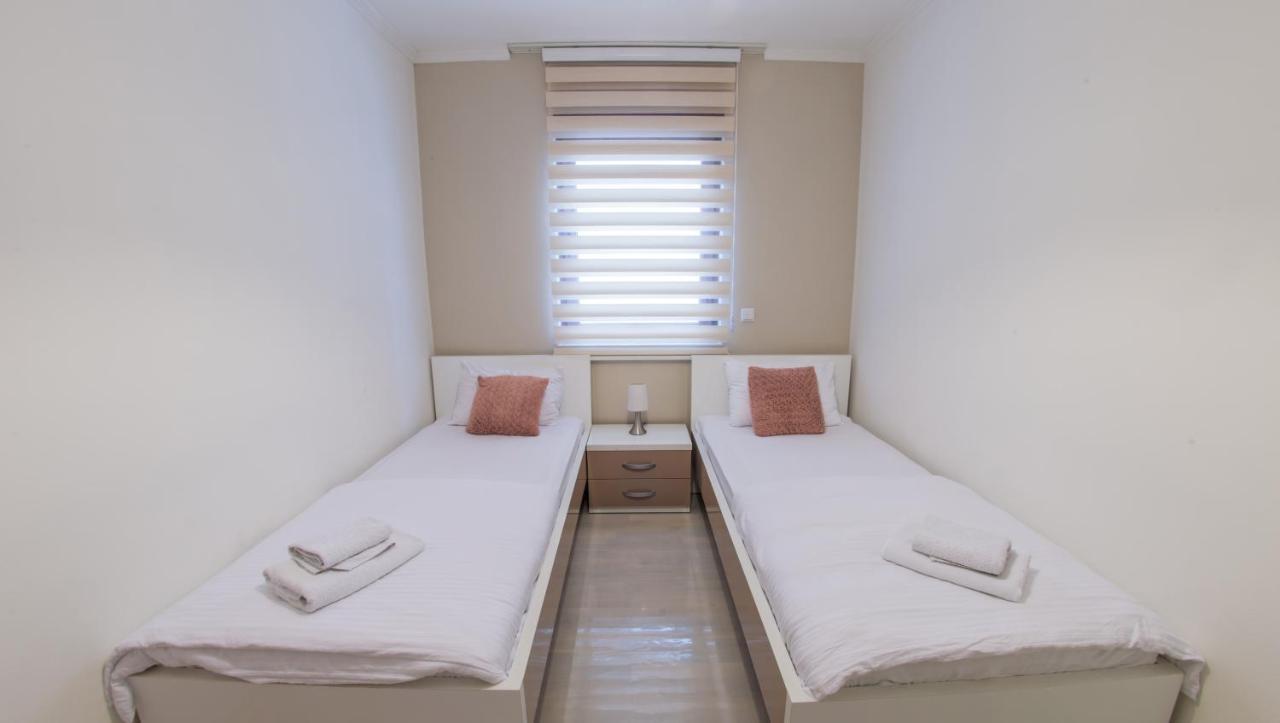 Apartment Light De Luxe - With Old Bridge View Mostar Bagian luar foto