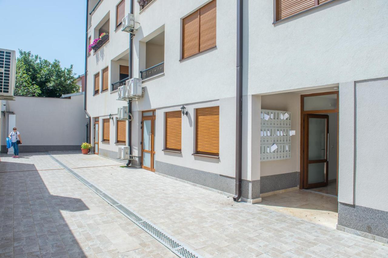Apartment Light De Luxe - With Old Bridge View Mostar Bagian luar foto